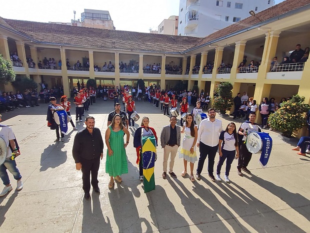 Secretário Igor de Alvarenga durante visita à EE Marcolino de Barros. Foto: Bianca Gianinni. 